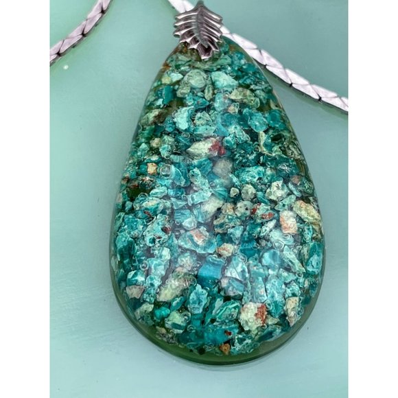 Vintage Resin Teardrop Pendant with Turquoise chips - Picture 3 of 7